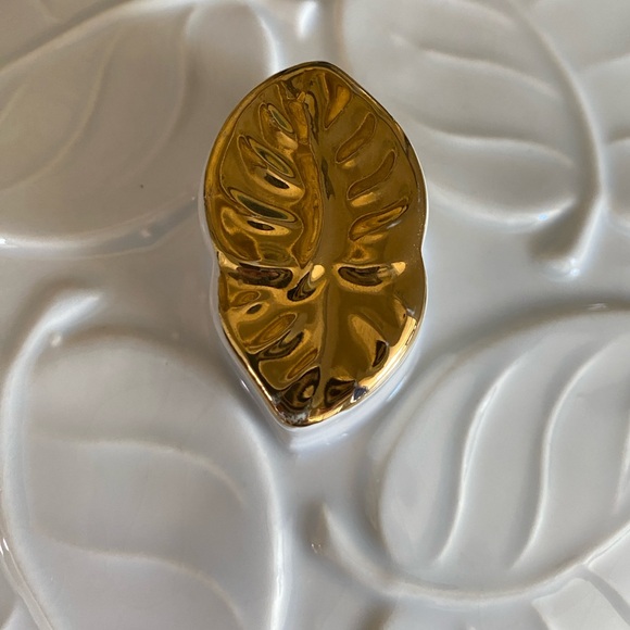 Vintage USA Rare Unique Pottery Covered Dish Leaf Design Gold Trim - Picture 8 of 16